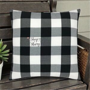 ⤵️🆕 2 Buffalo Plaid Pillow Covers set